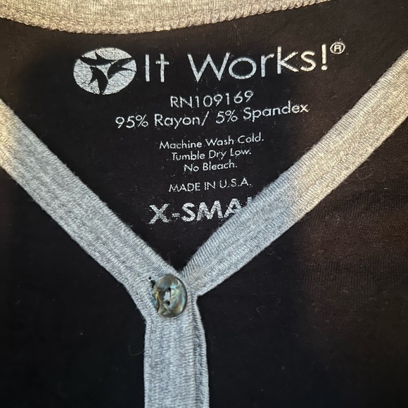 ItWorks 3/4 sleep Henley top - Picture 2 of 2